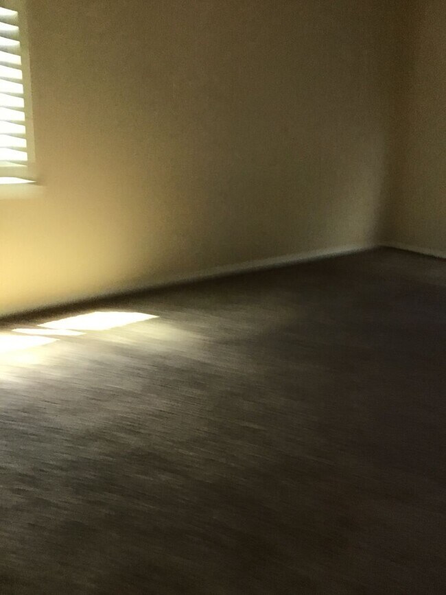 Building Photo - Beautiful Home - $200.00 of first month's rent