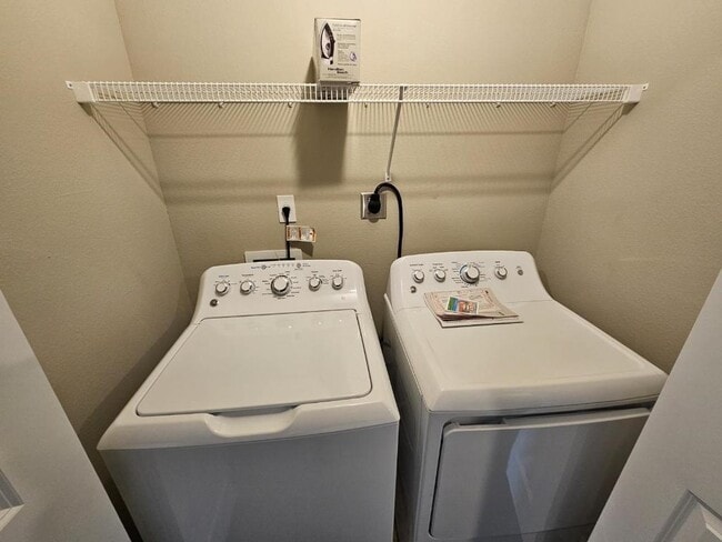 Building Photo - 2245 Del Carmel Way