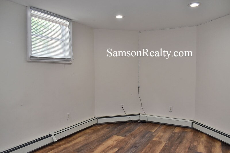 Building Photo - 349 Thayer St