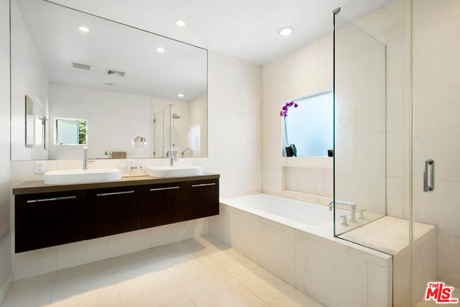 Building Photo - 639 Vernon Ave