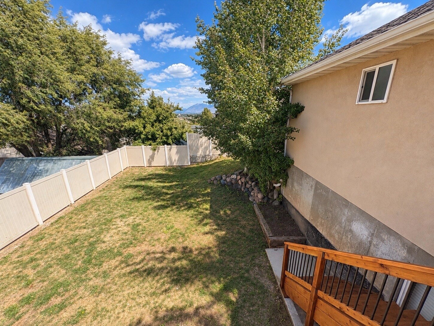 Building Photo - 305 N Appleview Dr