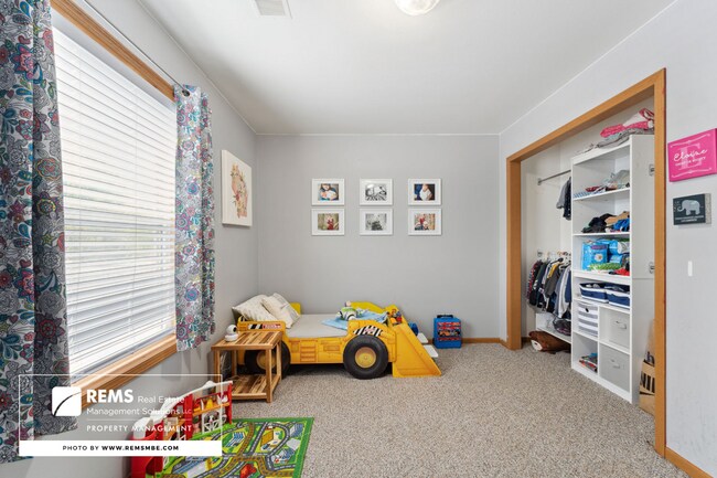 Building Photo - 815 Island Ct