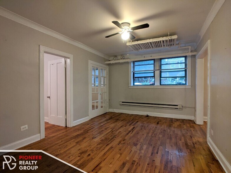 Building Photo - 3837 N Greenview Ave