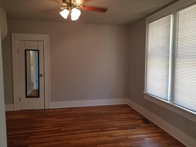 Building Photo - 702 S Washington St