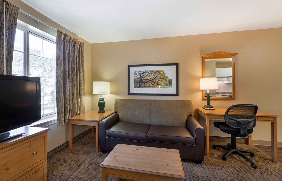 Building Photo - Furnished Studio-Cleveland - Airport - Nor...