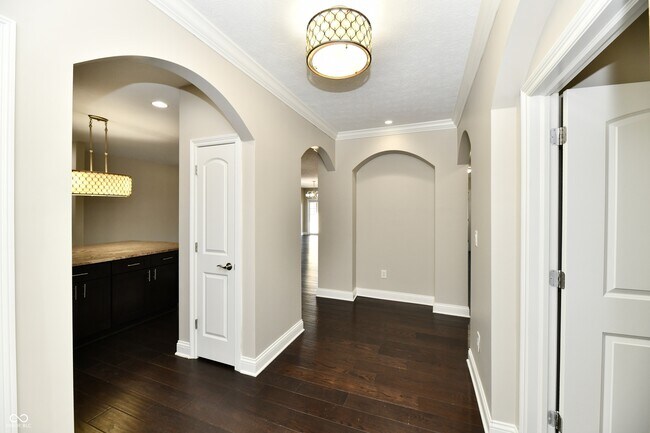 Building Photo - 8555 One W Dr