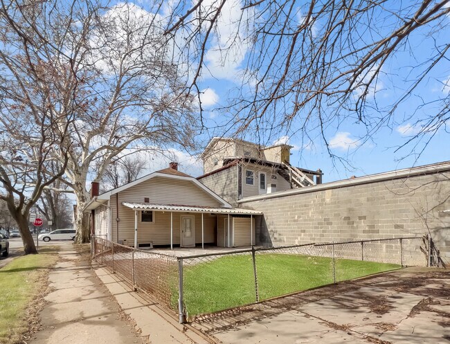 Building Photo - 3928 Upton Ave