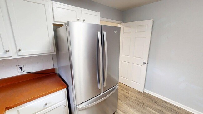 Building Photo - 910 Ave A