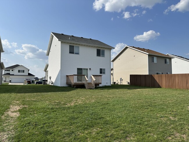 Building Photo - 745 Cathy Dr W