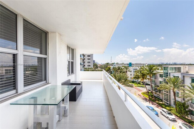 Building Photo - 9225 Collins Ave