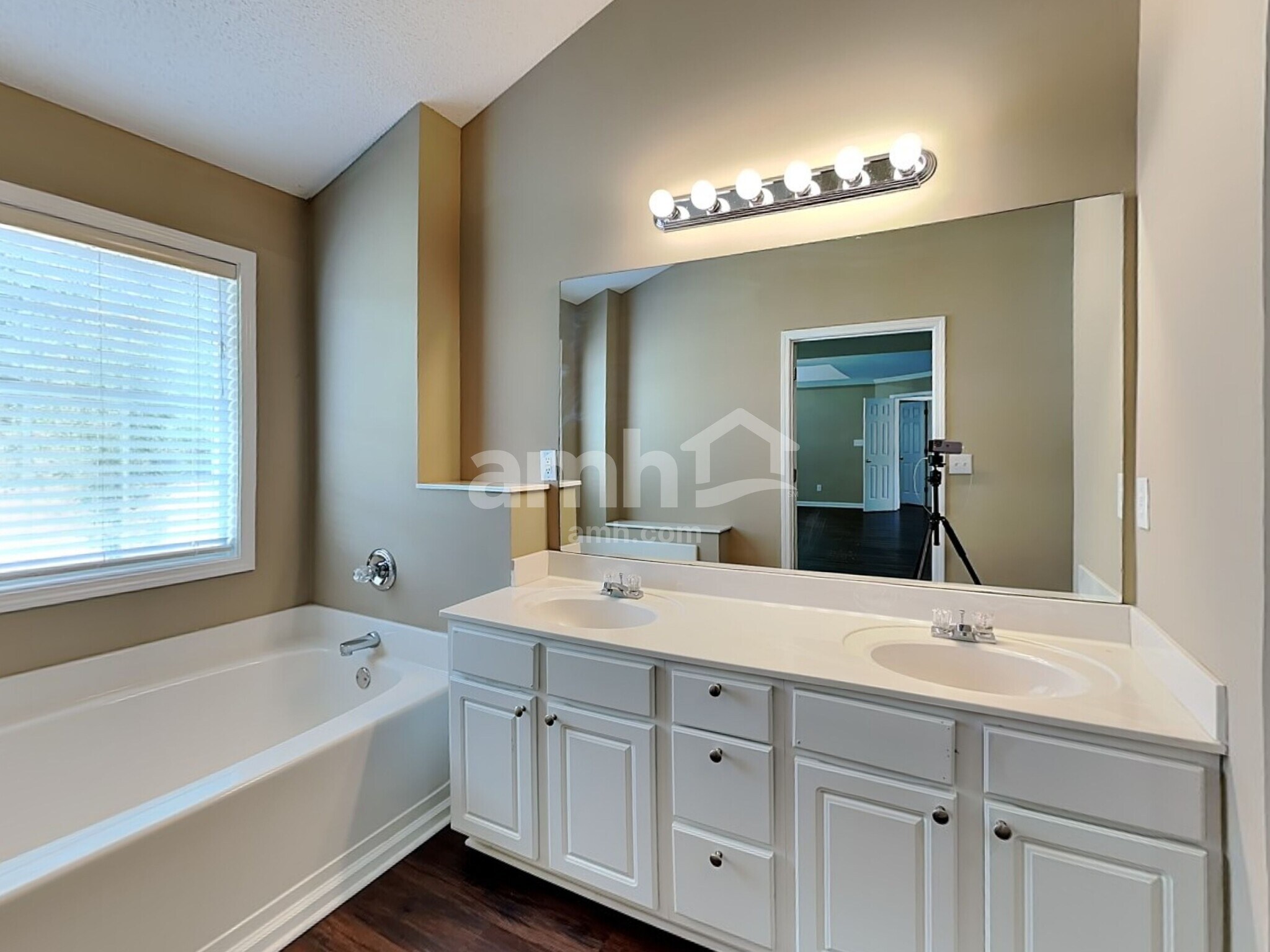 Building Photo - 812 Andora Way SW