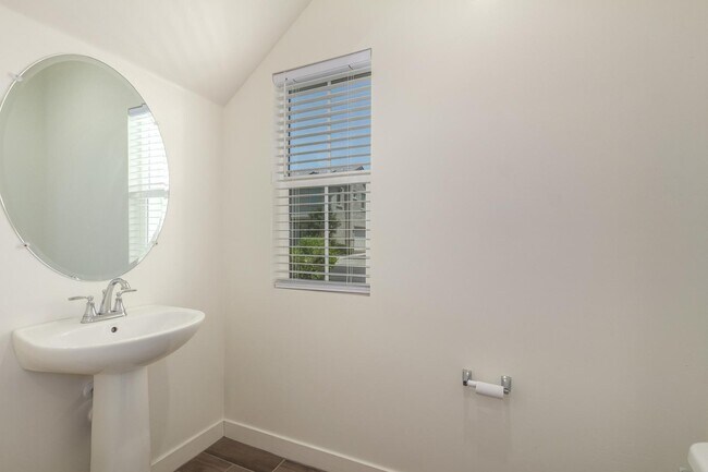 Building Photo - 5552 S Dillon