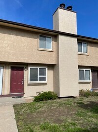 Building Photo - LA JOLLA 2BD TWO-STORY TOWNHOME CONVENIENT...
