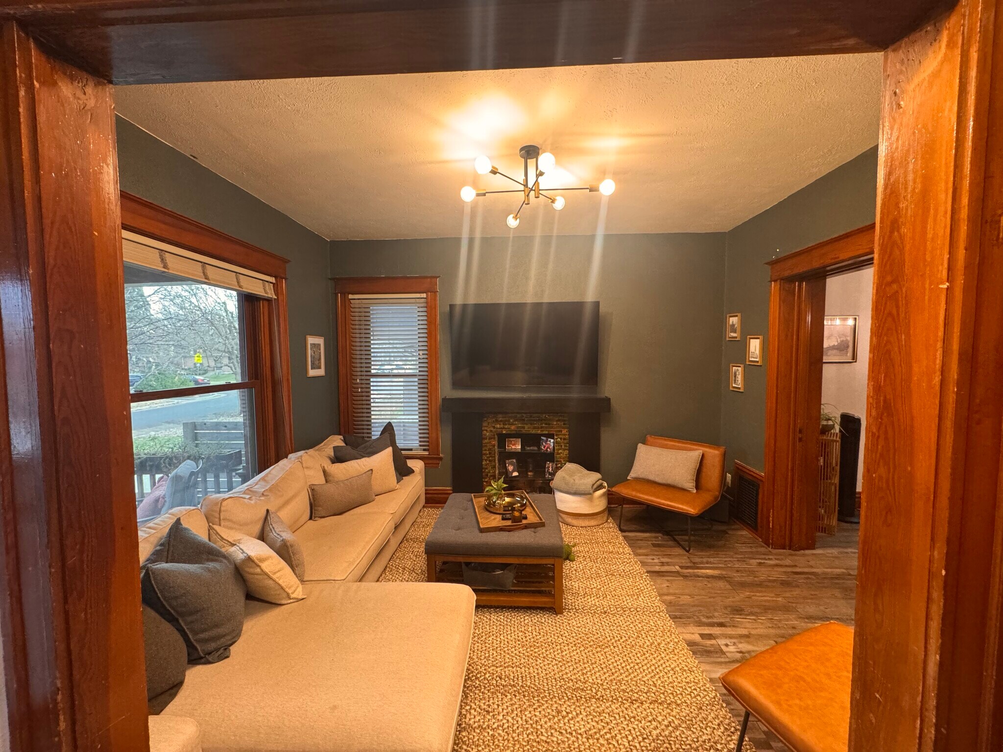 Living room 2 - 2415 N Vine St