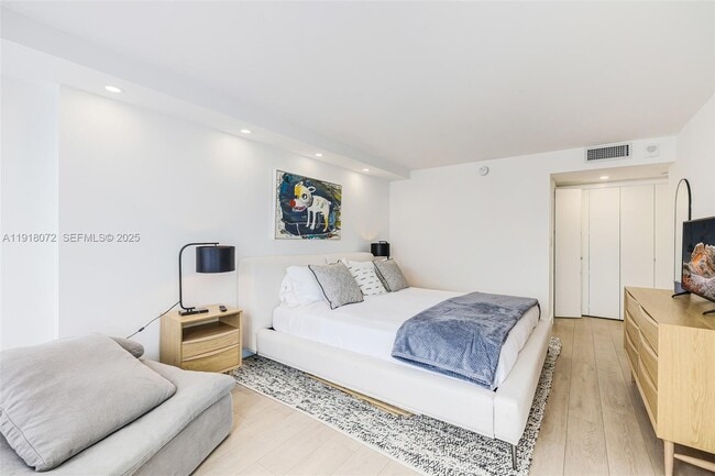 Building Photo - 1865 Brickell Ave