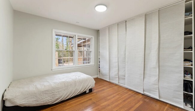 Building Photo - 388 Tall Oaks Dr NE