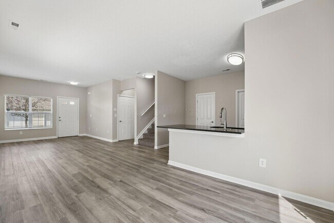 Building Photo - 7621 Lorimar Dr