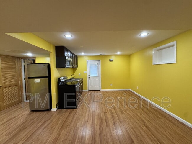 Building Photo - 3203 Amador Dr