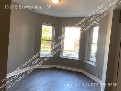 Building Photo - 1310 S Sawyer Ave