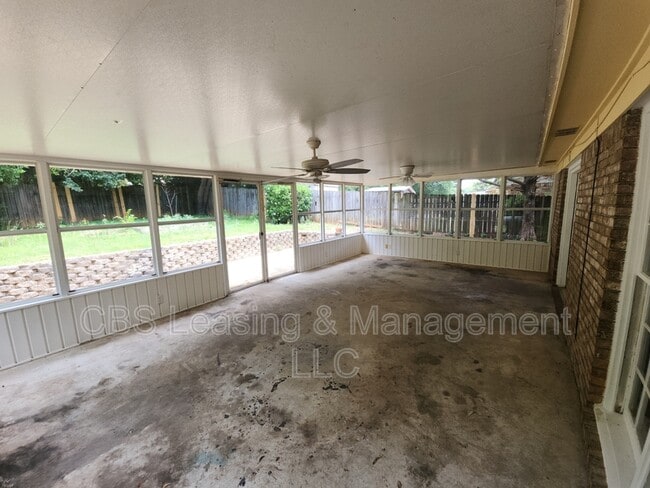 Building Photo - 5005 Hearthstone Dr
