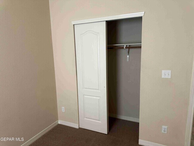 Building Photo - 14712 Far View Ct
