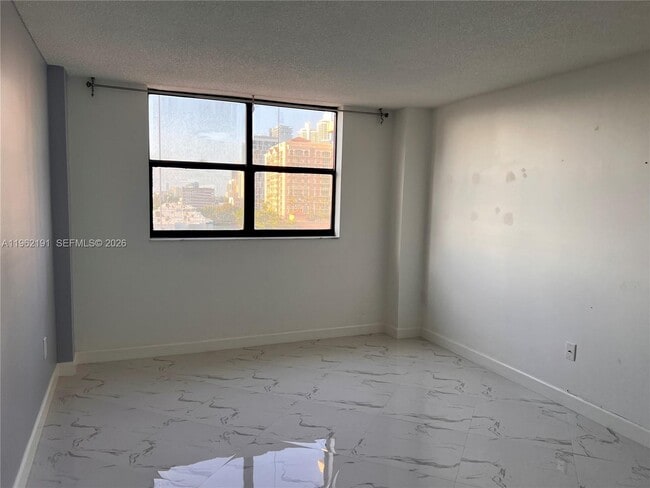 Building Photo - 210 174th St