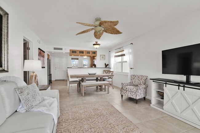 Building Photo - 2871 N Ocean Blvd