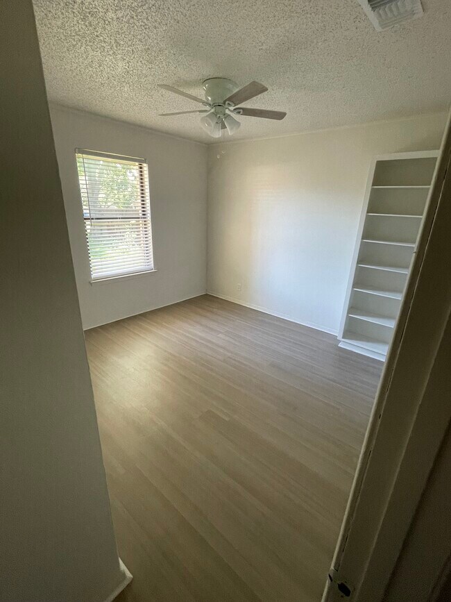Building Photo - 818 Hercules Ln