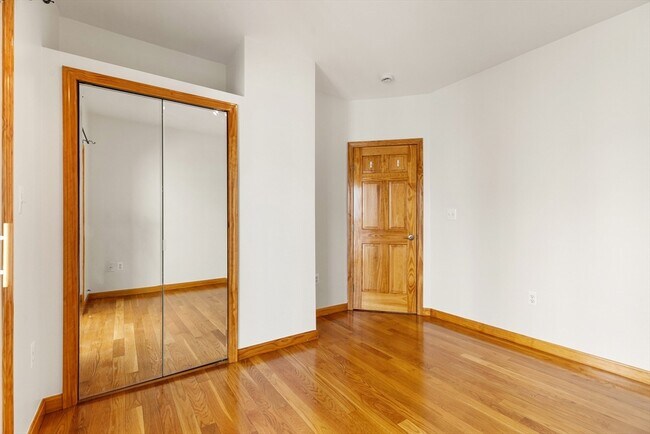 Building Photo - 609-611-611 Dorchester Ave