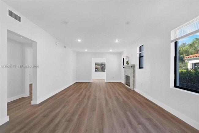 Building Photo - 1925 SW 23rd St