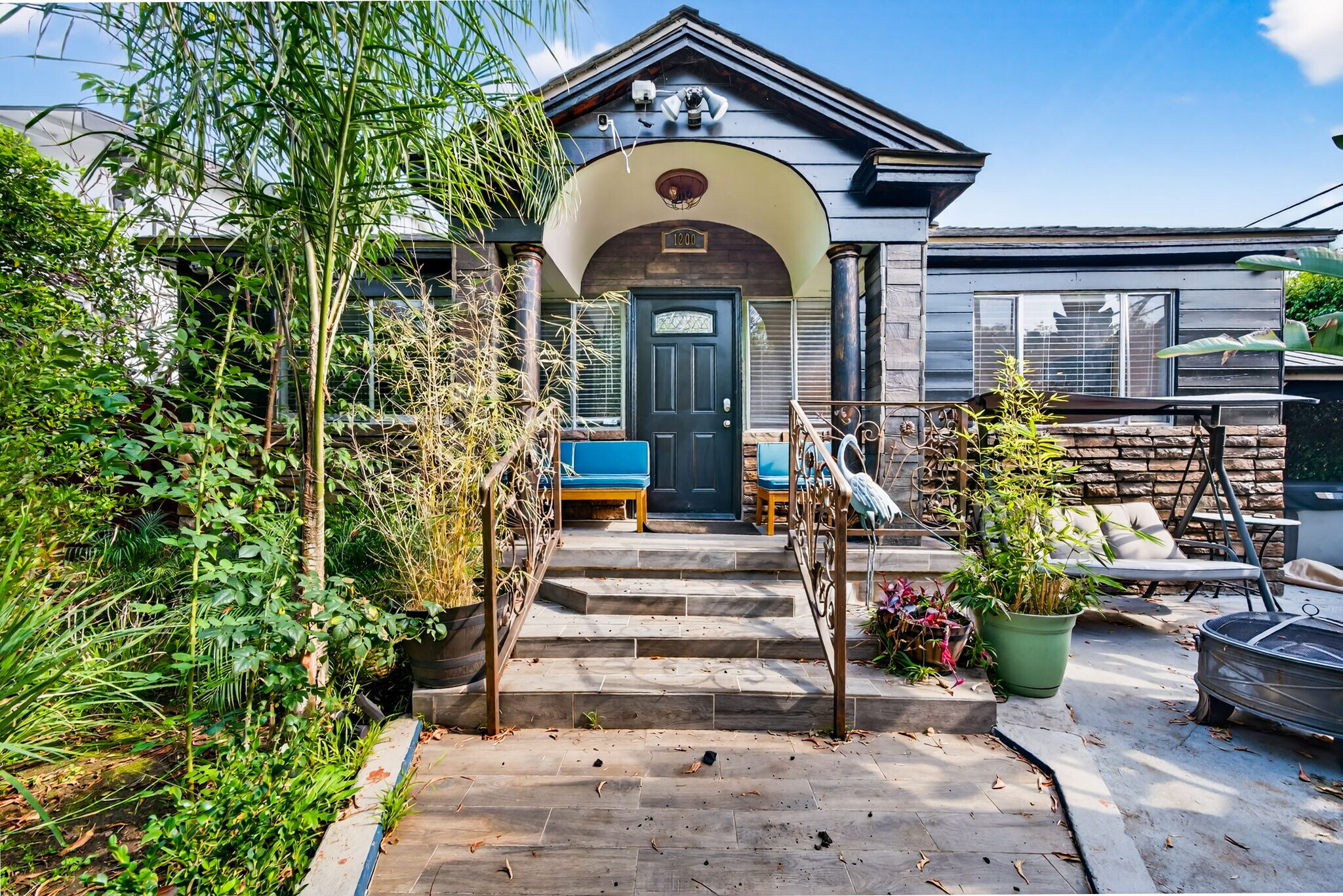 Building Photo - 1200 Tamarind Ave