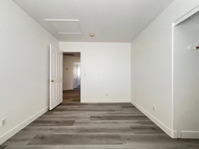 Building Photo - 4545 Ashington St