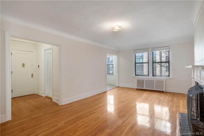 Building Photo - 250 Martine Ave