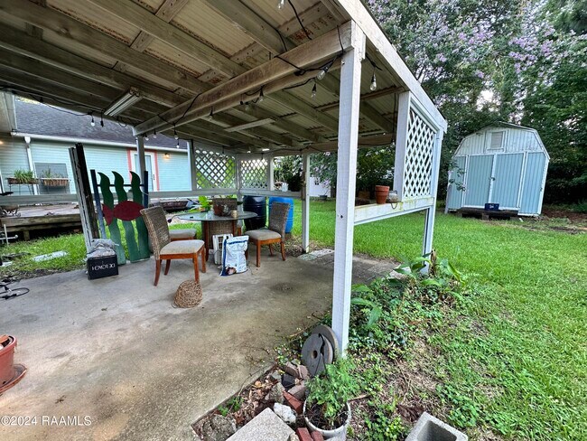 Building Photo - 115 Fallbrook Ave