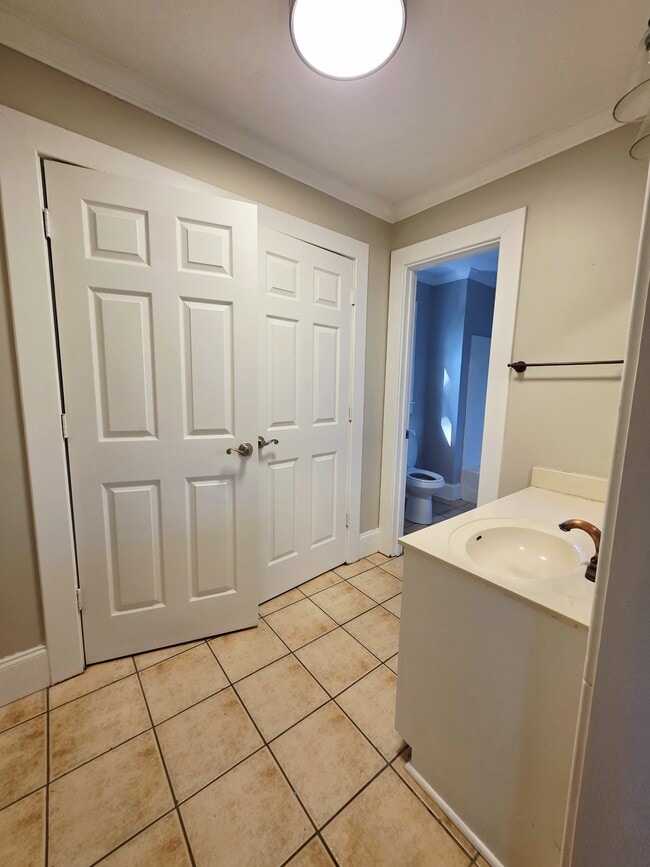 Building Photo - 205 E North St