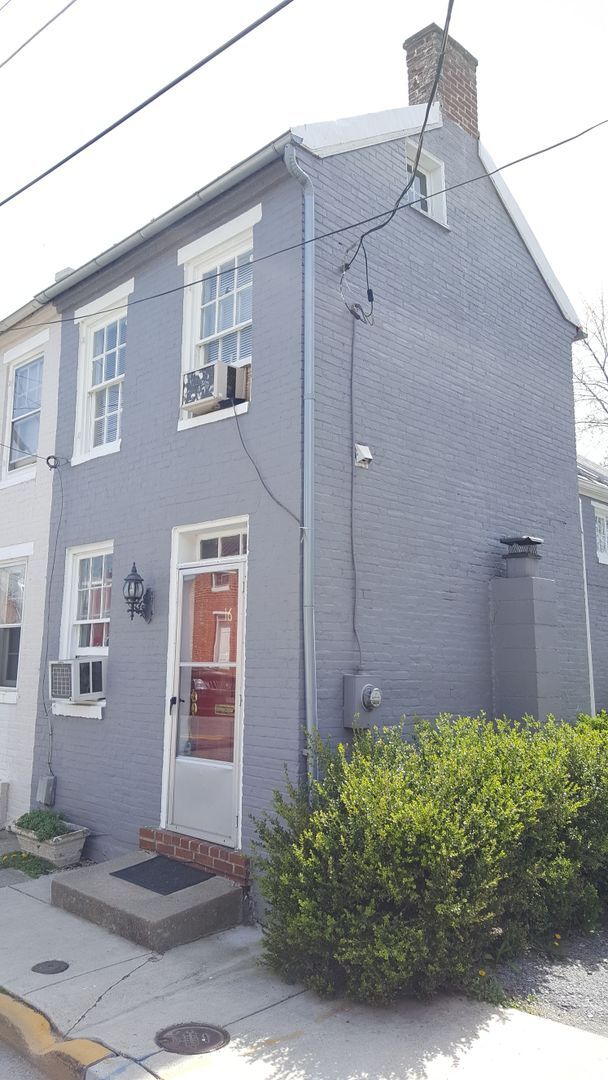 Primary Photo - Charming townhouse in downtown Frederick r...