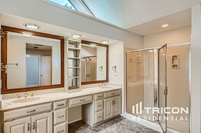 Building Photo - 5003 Willow Park Dr
