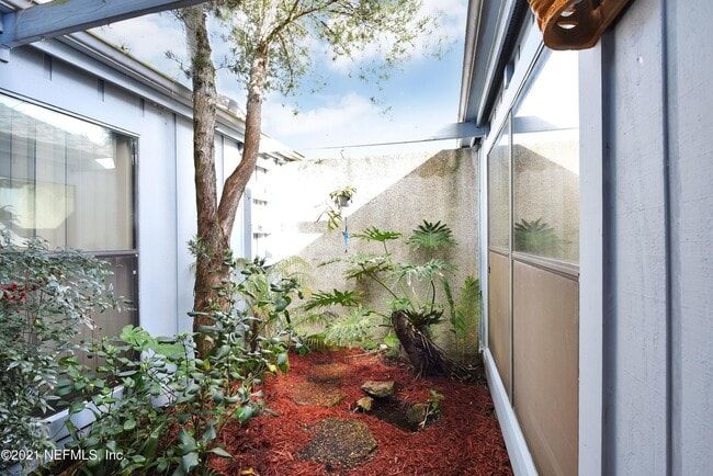 Building Photo - 2437 Burgundy Ct