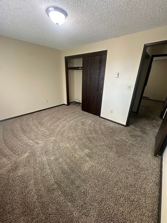 Building Photo - 1352