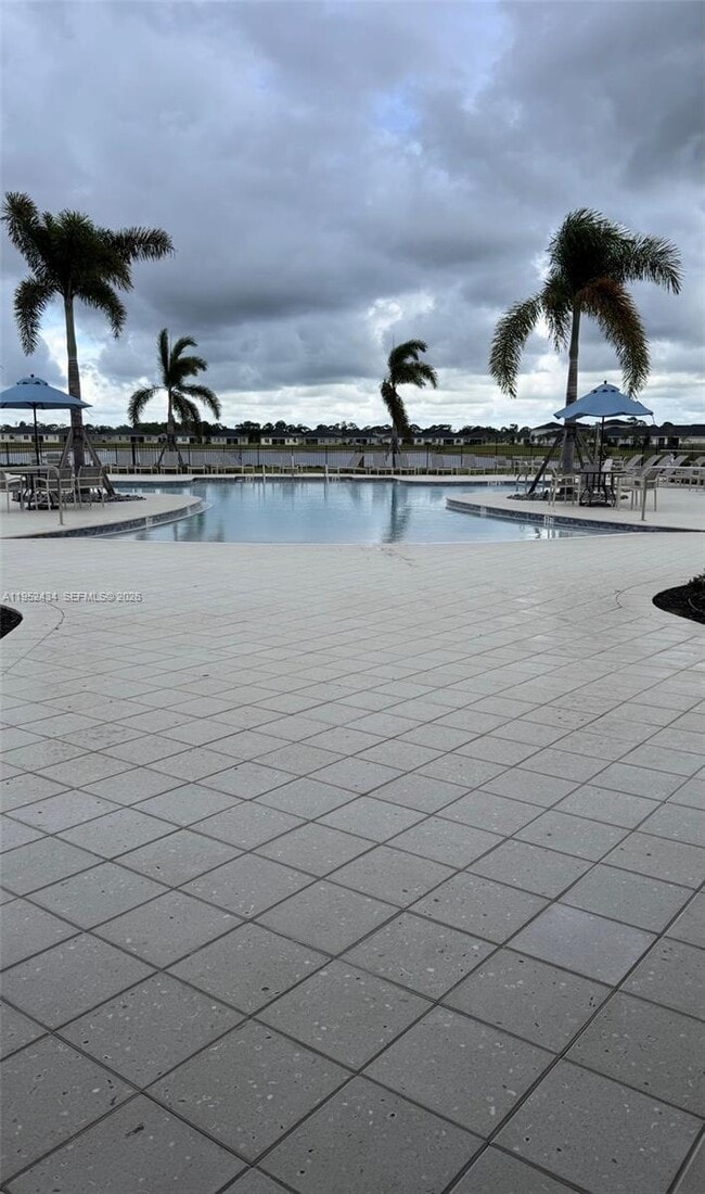 Building Photo - 6712 Cloverdale Ave