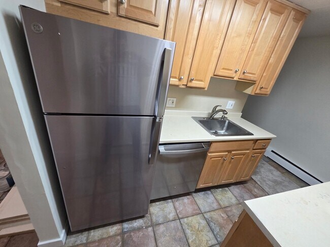 Building Photo - 3 Lewis St