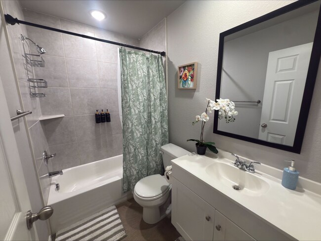 Building Photo - 1204 N 8th St