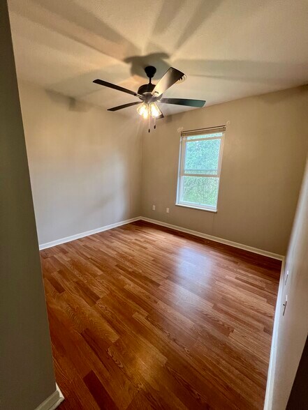 Building Photo - 1402 Hicks Rd