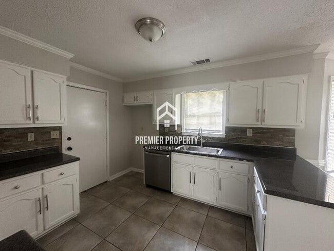 Building Photo - 995 Red Fox Cove