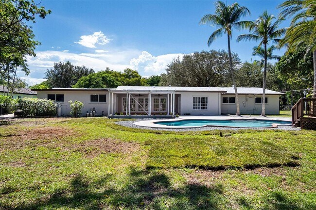 Building Photo - 11301 SW 91 Ave