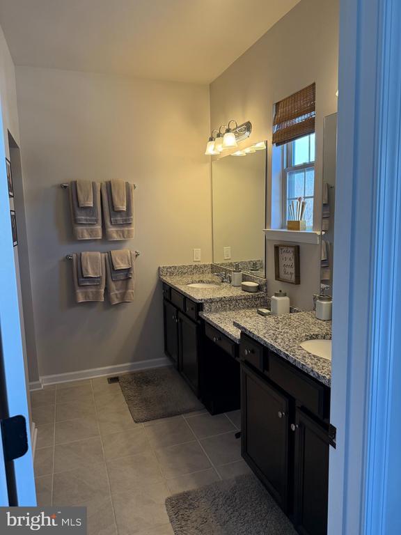 Building Photo - 31 Par Ln