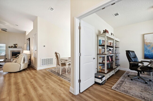 Building Photo - 585 Riverwalk Cir