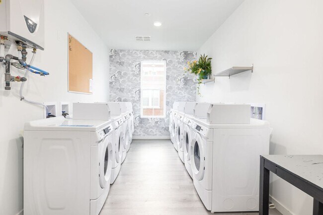 Building Photo - Furnished Residence