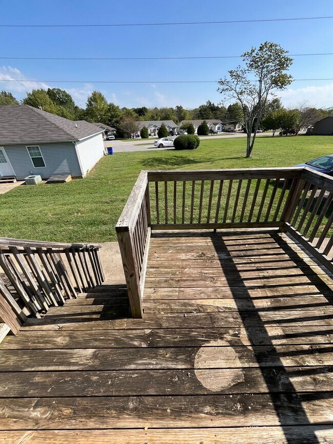 Building Photo - HALF OFF ONE MONTH AT UPPER STONE!