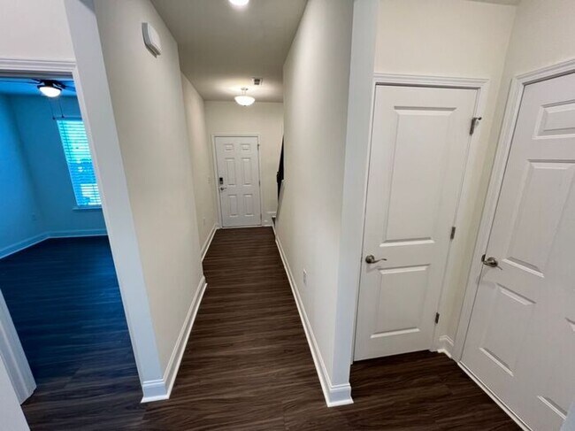 Building Photo - Beautiful New Construction Home w/ Ground ...